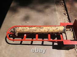 Caterpillar Hydraulic Cylinder, Single Stage, 31 Stroke x 4 Bore, 72 extended